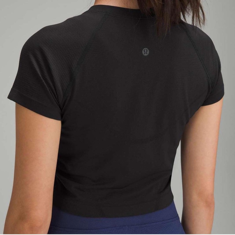 lululemon cropped Classic Black Swiftly Short Sleeve Tee